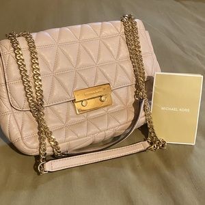 Authentic Michael Kors rose quilted crossbody bag. Great condition.